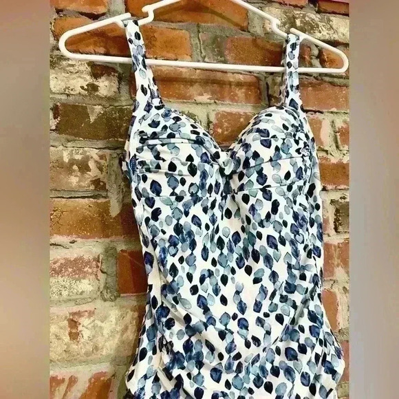 Petal Plunge Isla C / D Cup Underwire One Piece Swimsuit Size 4 - Picture 5 of 13